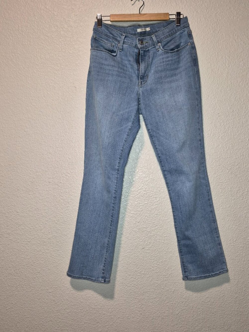 Levis Jeans Womens 30 Blue Medium Wash Classic Straight 5 Pocket Denim Casual